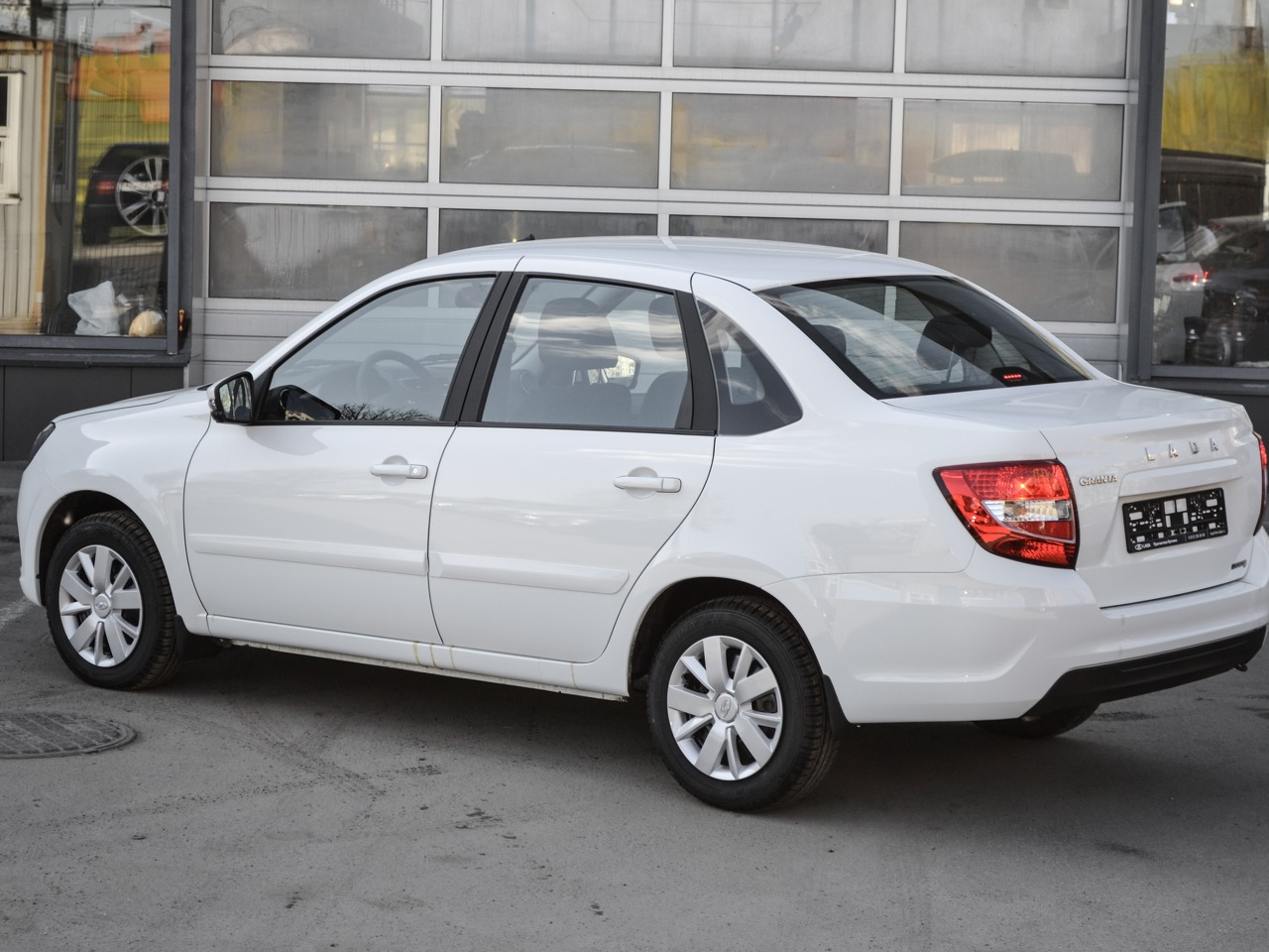 Легковой автотранспорт - LADA Granta 1.6 MT (90 л.с.)