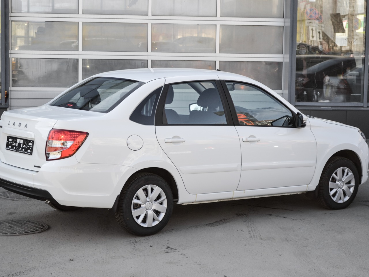 Легковой автотранспорт - LADA Granta 1.6 MT (90 л.с.)