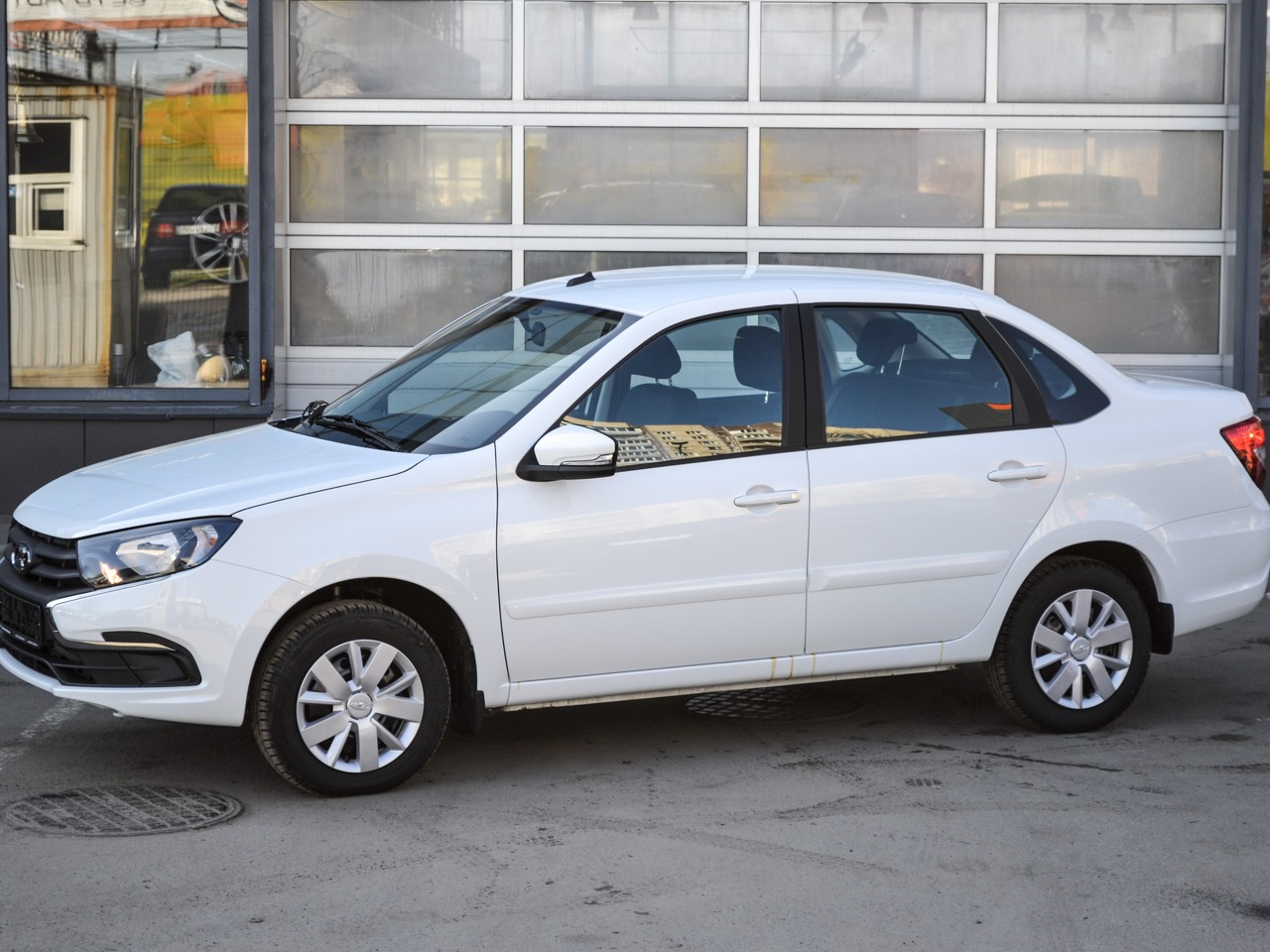 Легковой автотранспорт - LADA Granta 1.6 MT (90 л.с.)