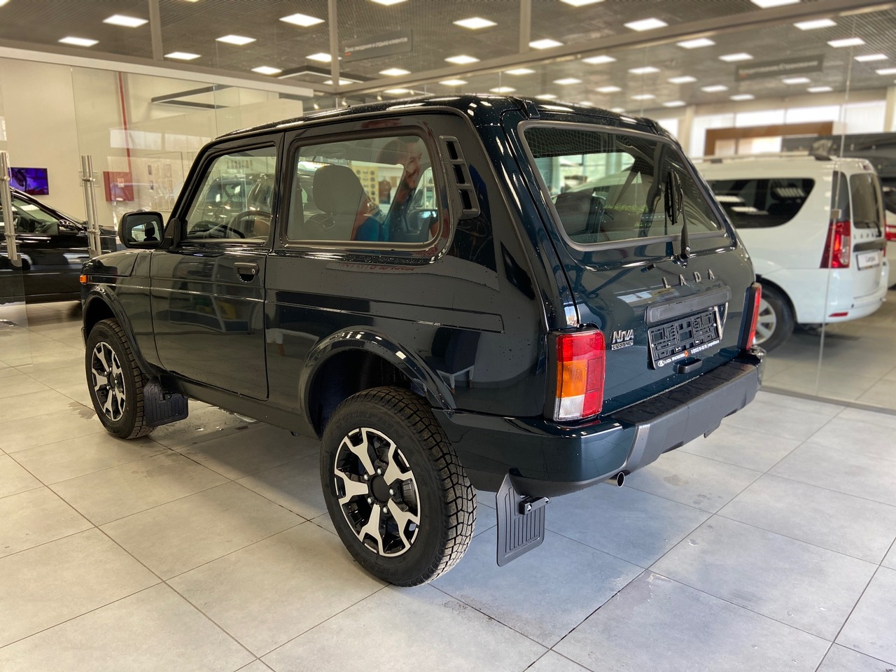 Легковой автотранспорт - LADA Niva Legend 1.7 MT (83 л.с.) 4WD
