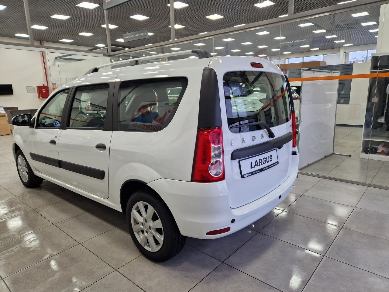 Легковой автотранспорт - LADA Largus 1.6 MT (106 л.с.)