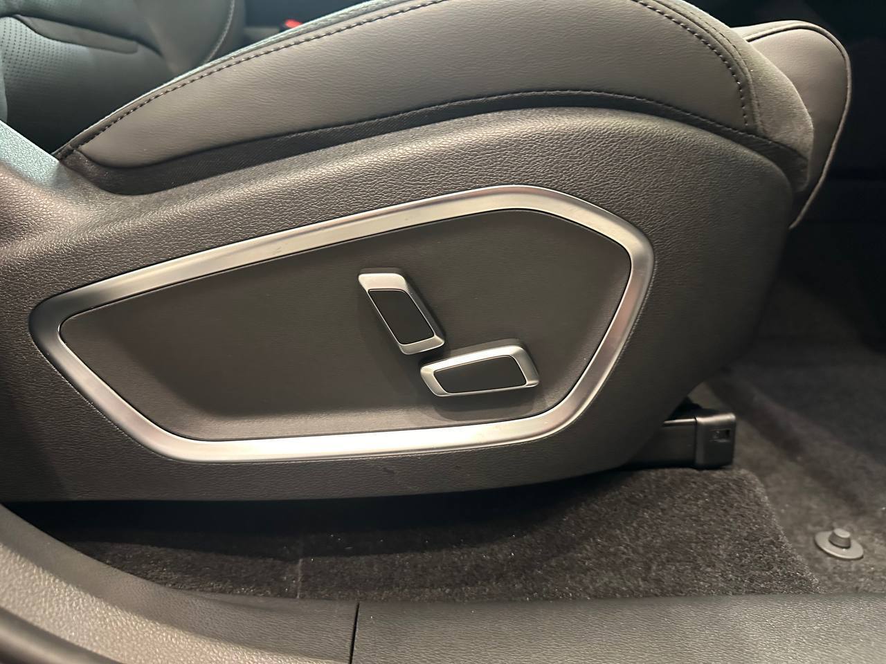 Легковой автотранспорт - GEELY Tugella 