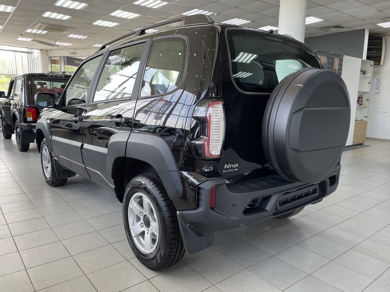 Легковой автотранспорт - LADA Niva Travel 1.7 MT (83 л.с.) 4WD
