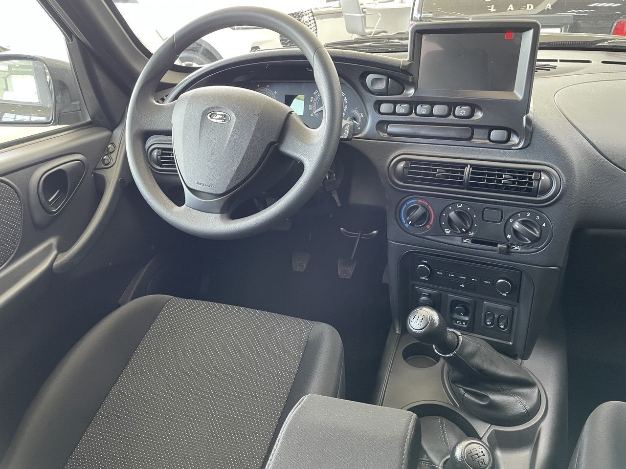 Легковой автотранспорт - LADA Niva Travel 1.7 MT (83 л.с.) 4WD