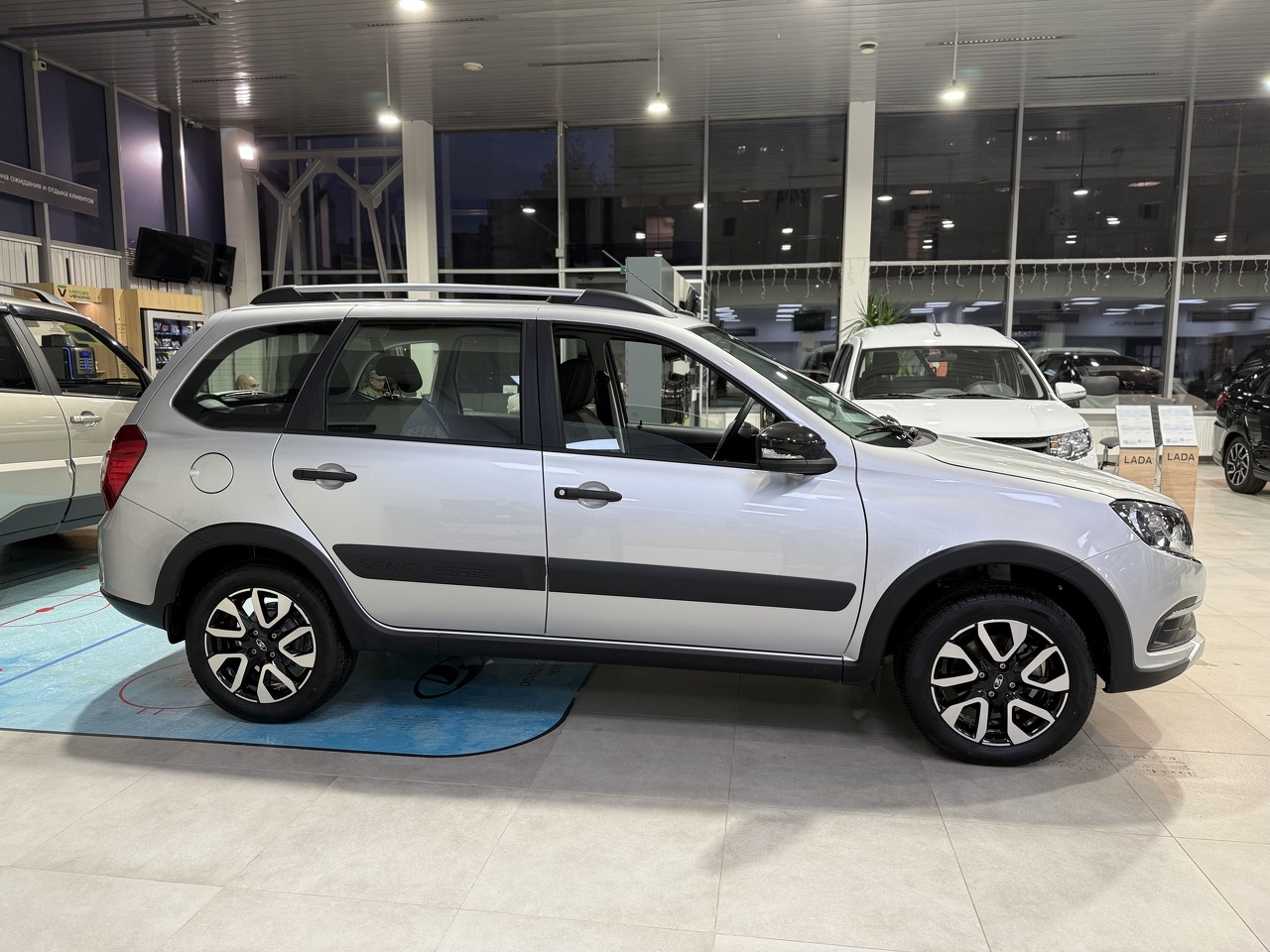 Легковой автотранспорт - LADA Granta Cross 1.6 MT (106 л.с.)