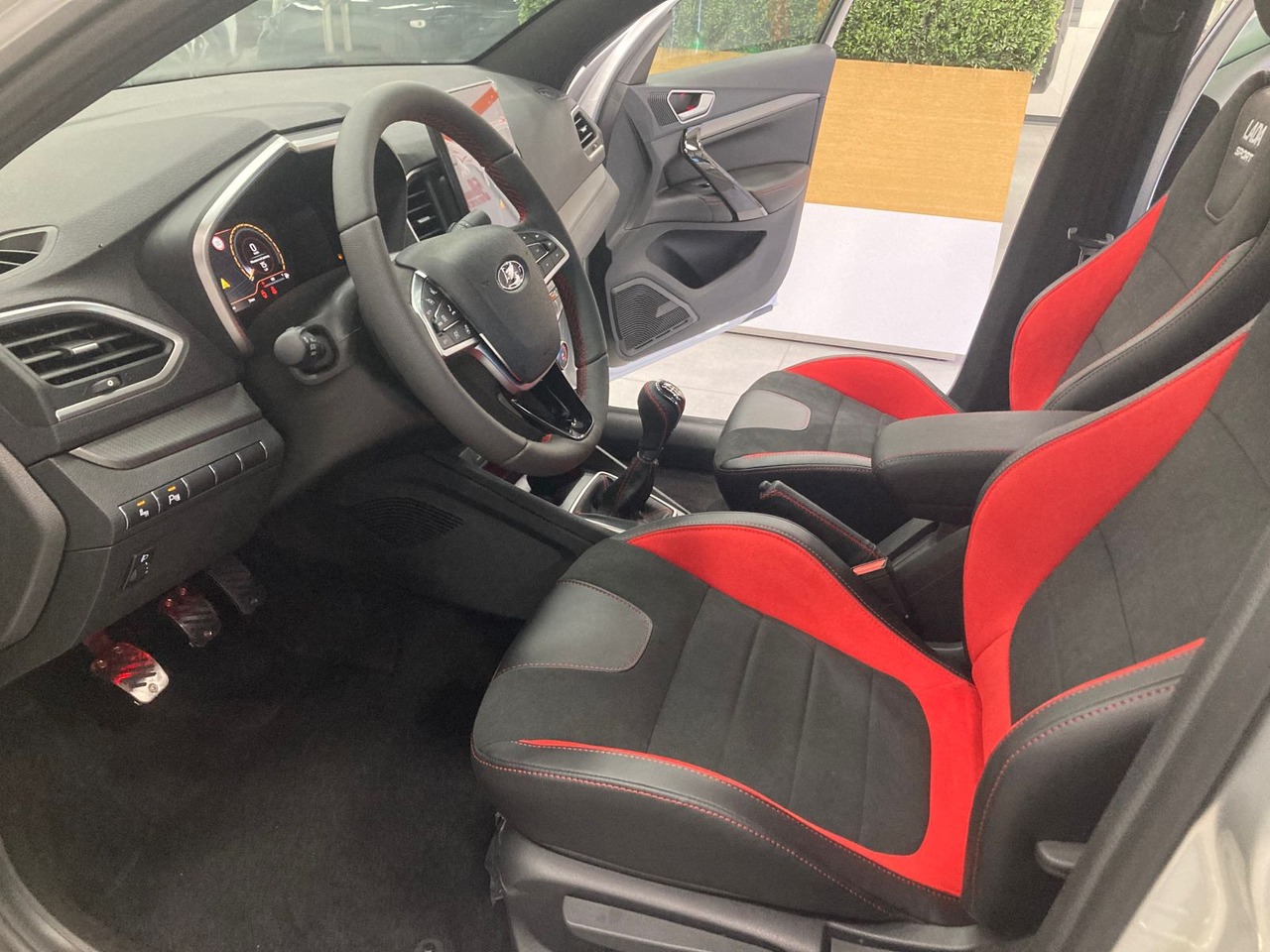 Легковой автотранспорт - LADA Vesta Sportline 1.6 MT (118 л.с.)