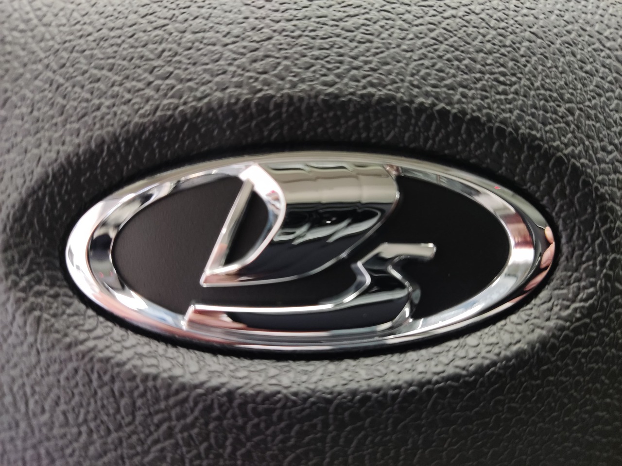 Легковой автотранспорт - LADA Vesta 1.6 MT (106 л.с.)