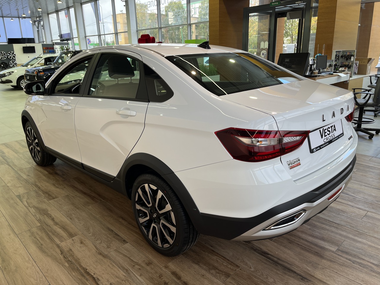 Легковой автотранспорт - Vesta Cross 1.6 MT (106 л.с.)
