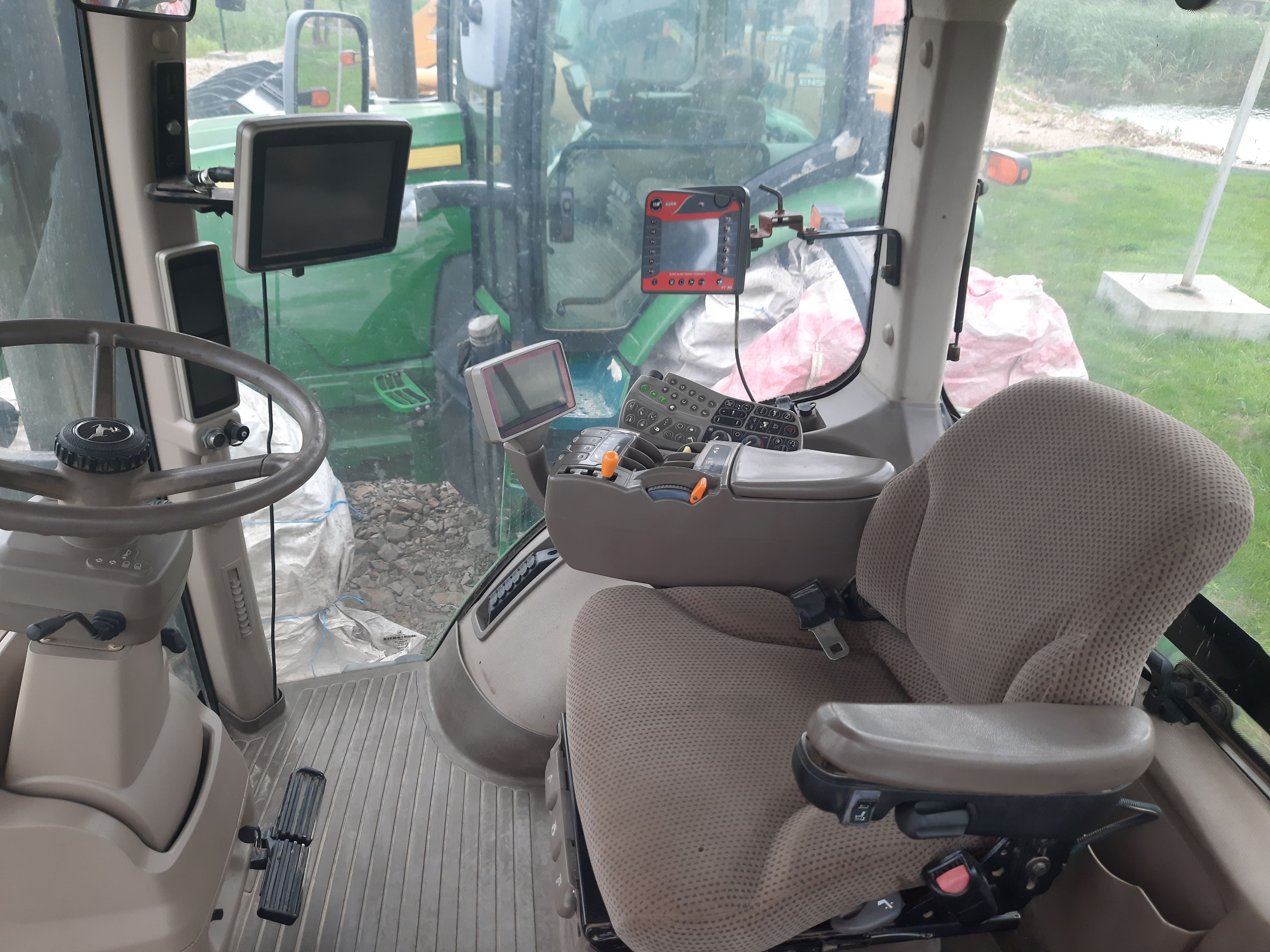 Колесные тракторы - JOHN DEERE 8285R 4WD