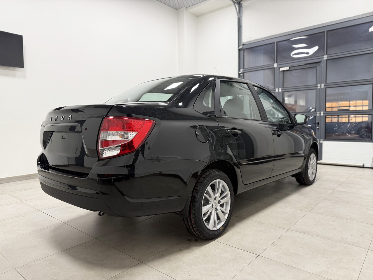 Легковой автотранспорт - LADA Granta 1.6 MT (90 л.с.)