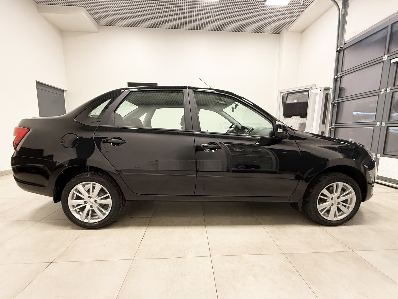 Легковой автотранспорт - LADA Granta 1.6 MT (90 л.с.)