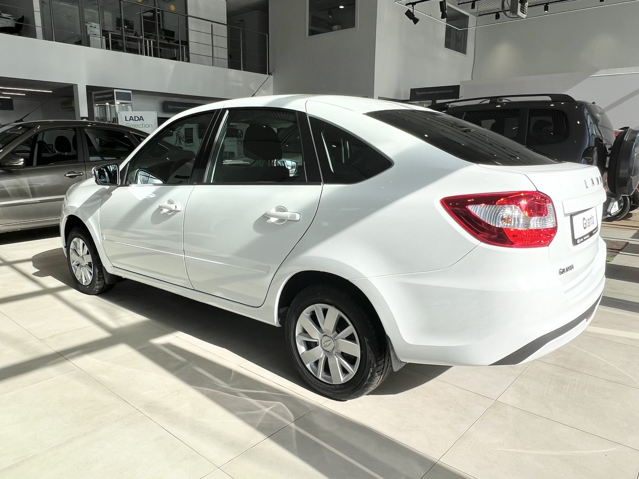 Легковой автотранспорт - LADA Granta 1.6 MT (90 л.с.)