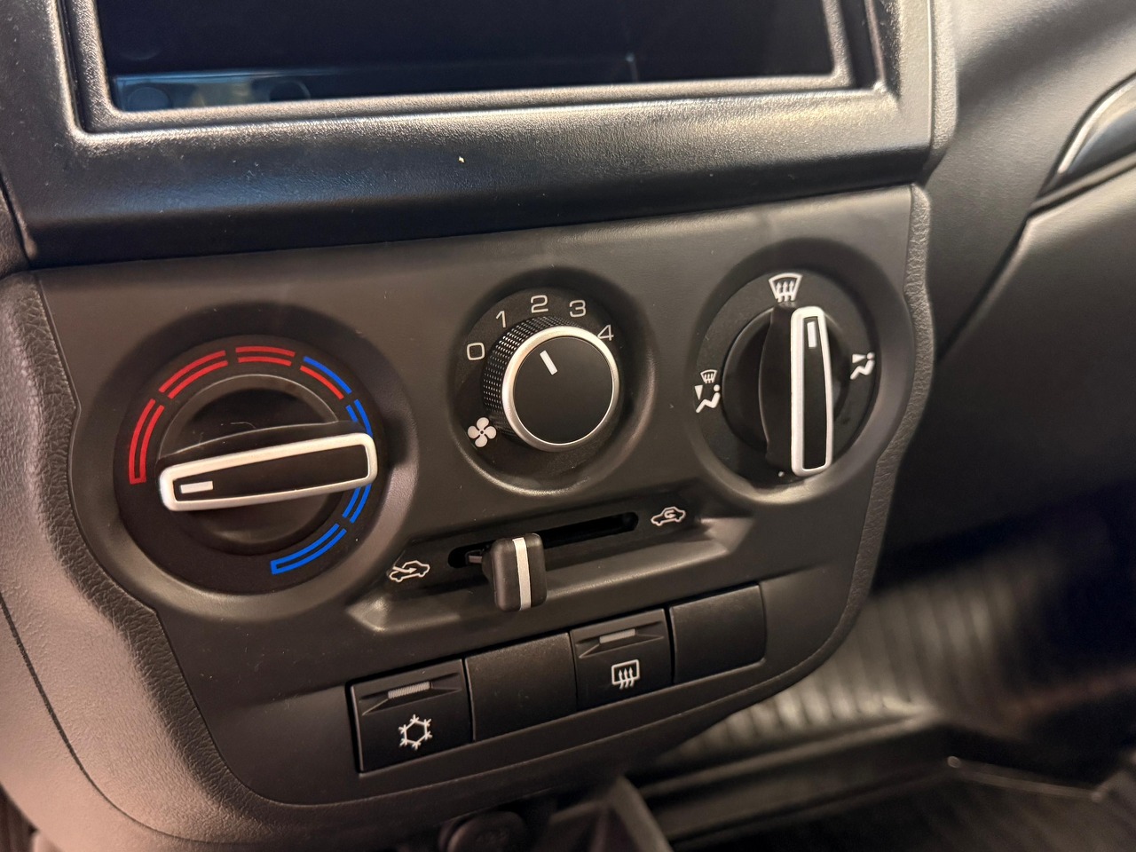 Легковой автотранспорт - LADA Granta 1.6 MT (90 л.с.)