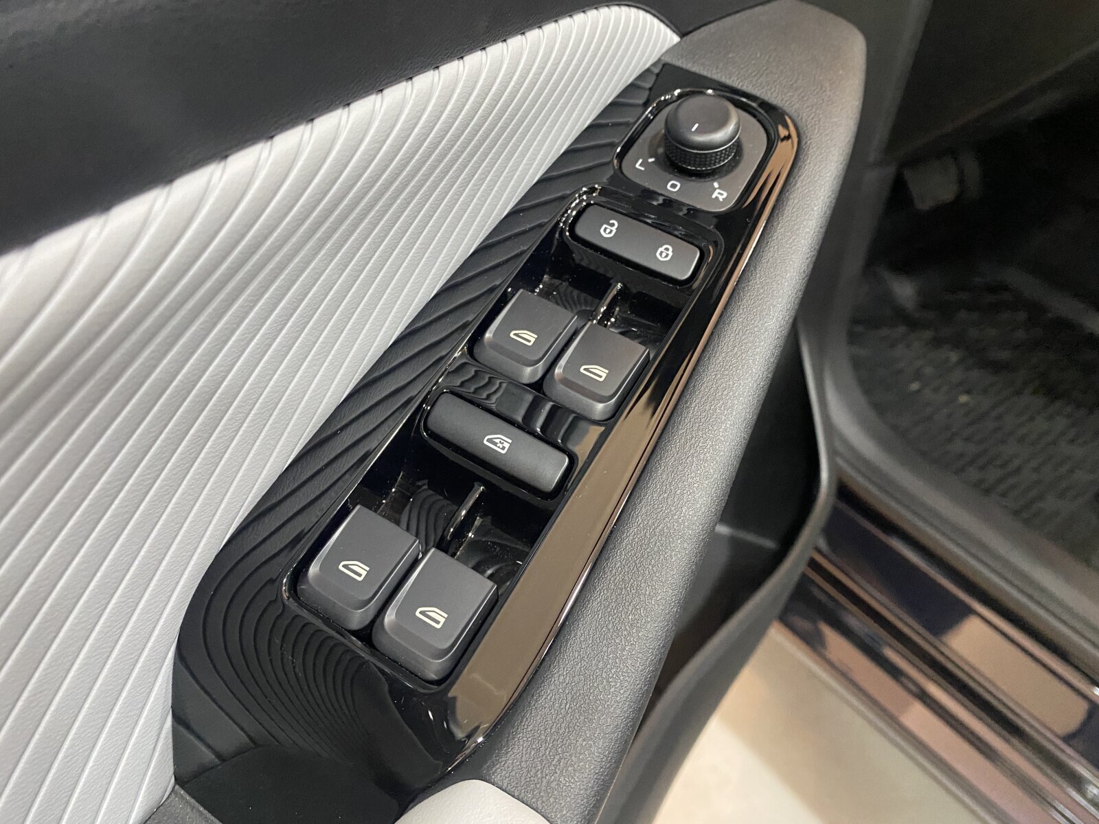 Легковой автотранспорт - GEELY Emgrand 