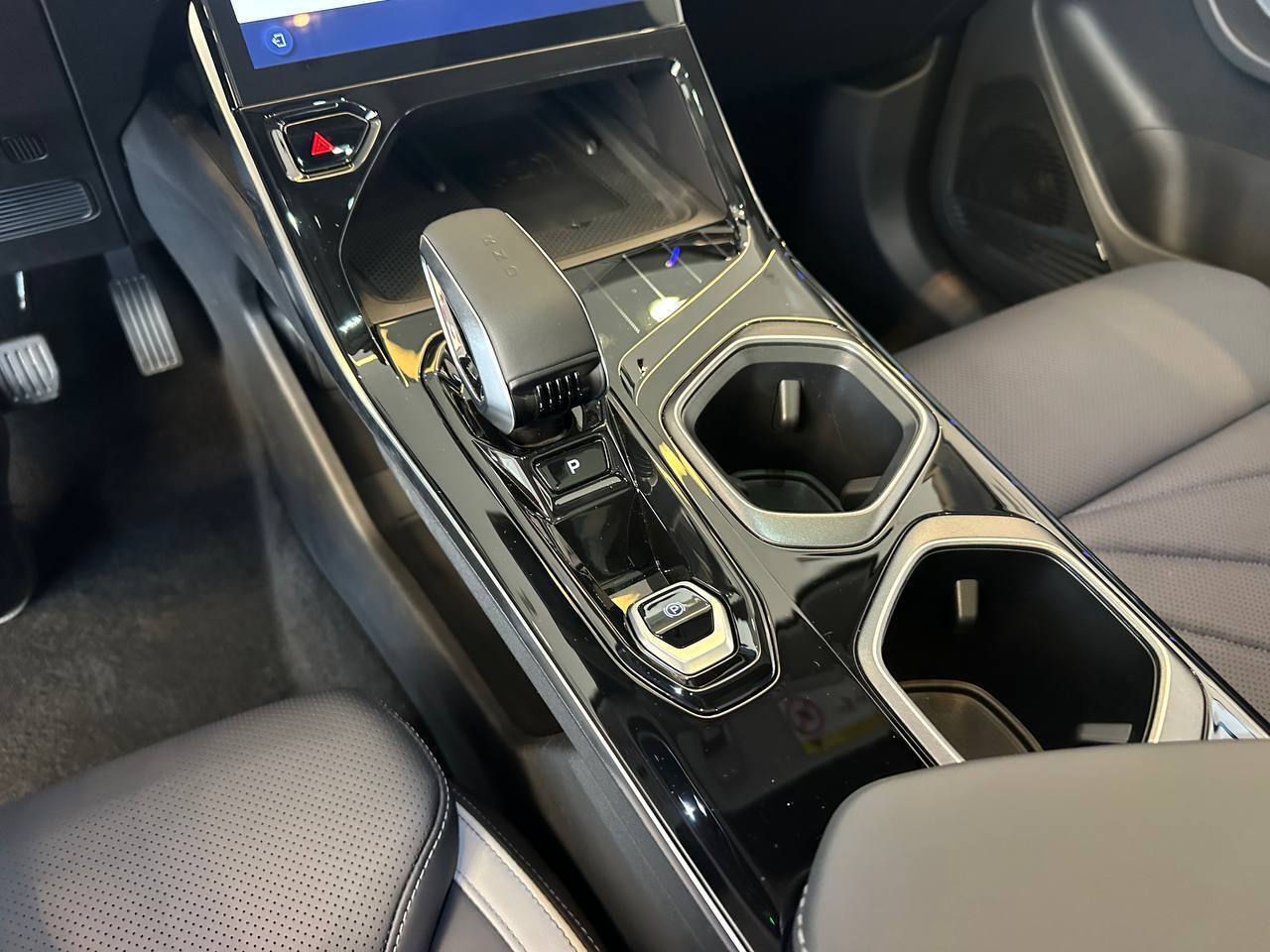 Легковой автотранспорт - GEELY Atlas 