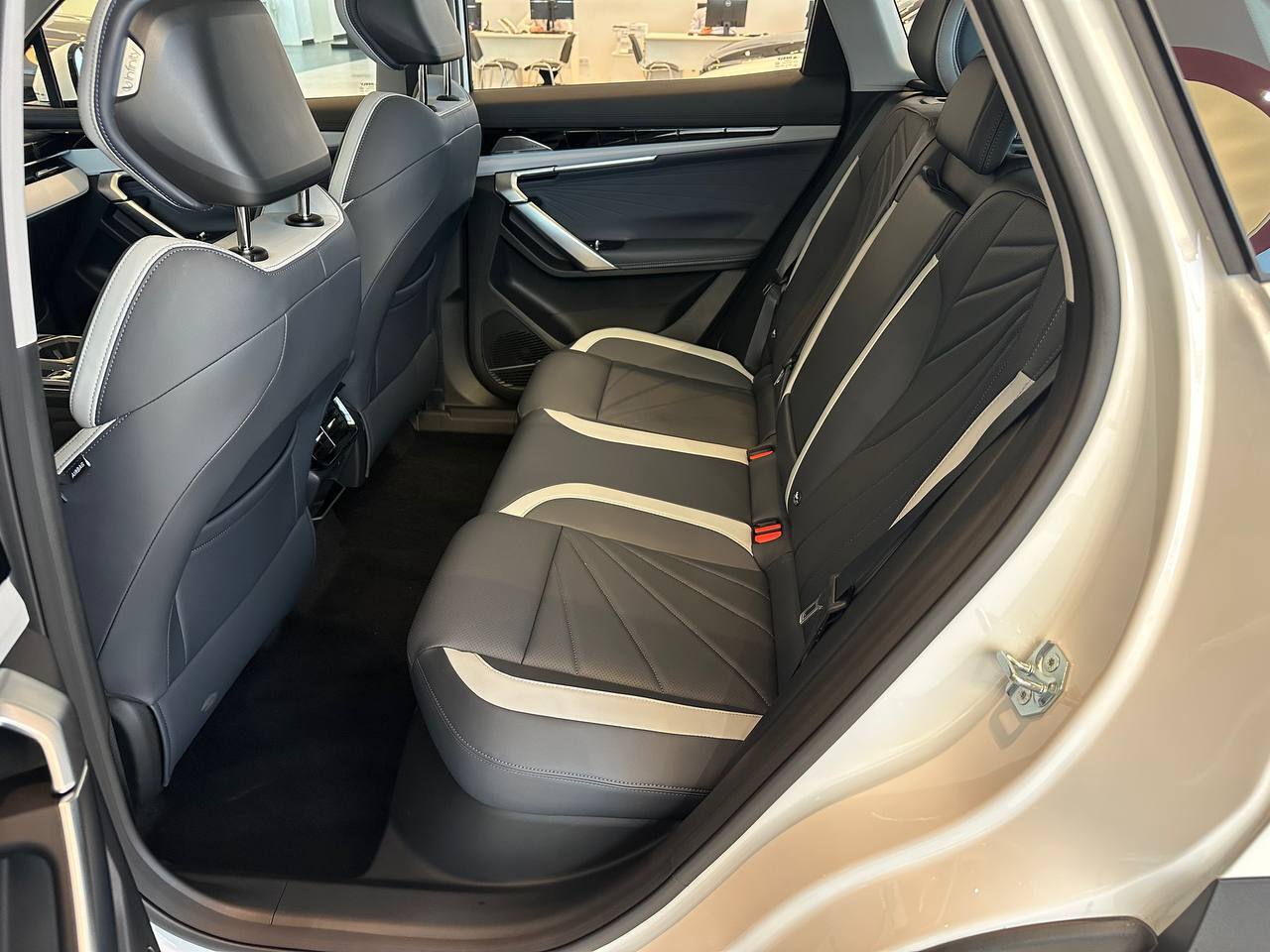 Легковой автотранспорт - GEELY Atlas 