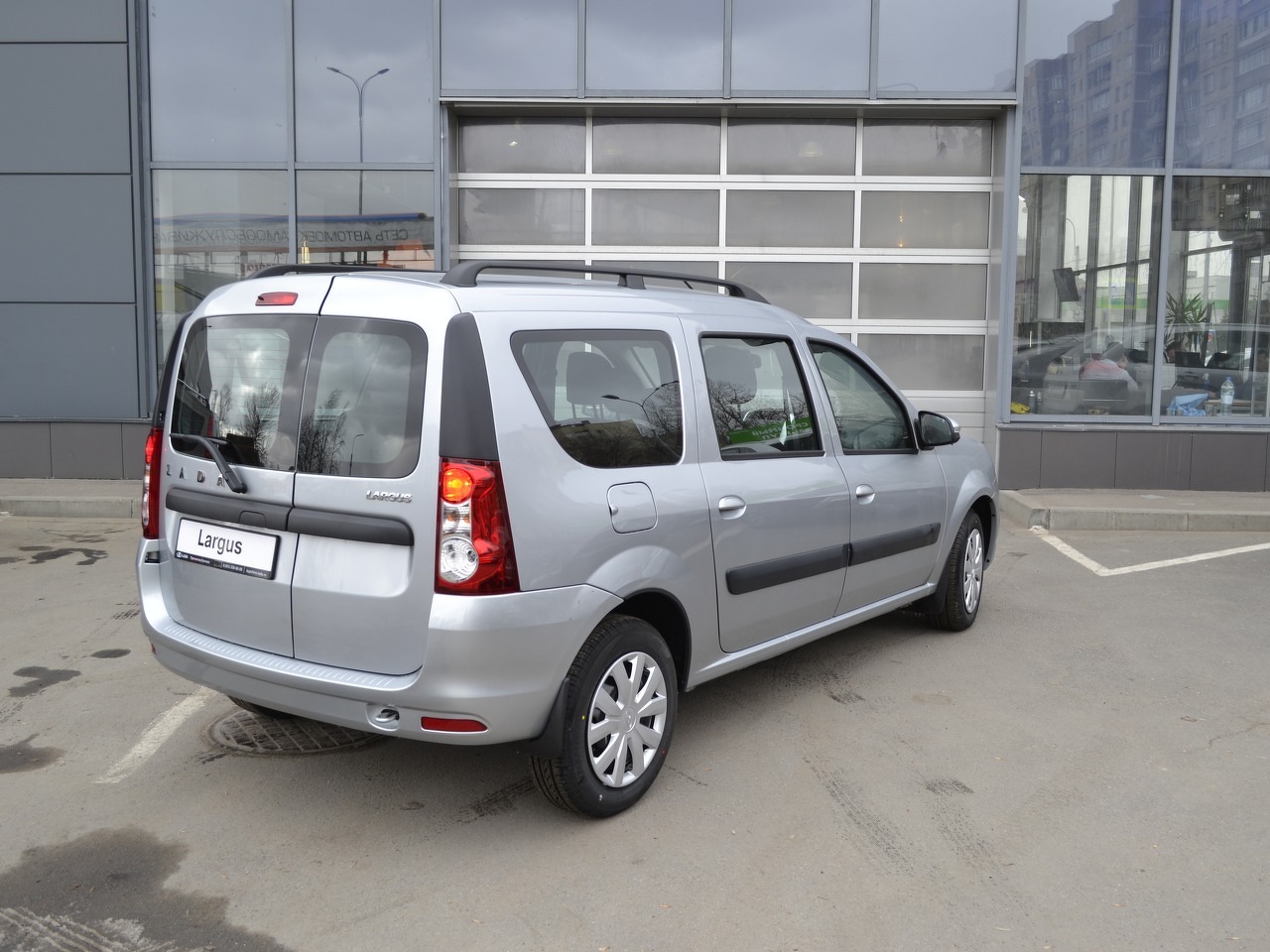 Легковой автотранспорт - LADA Largus 1.6 MT (90 л.с.)