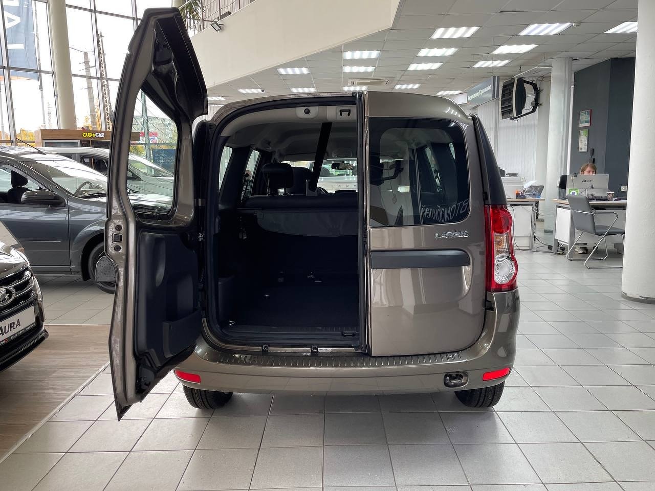 Легковой автотранспорт - LADA Largus 1.6 MT (90 л.с.)