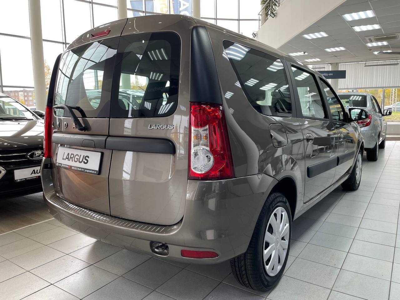 Легковой автотранспорт - LADA Largus 1.6 MT (90 л.с.)