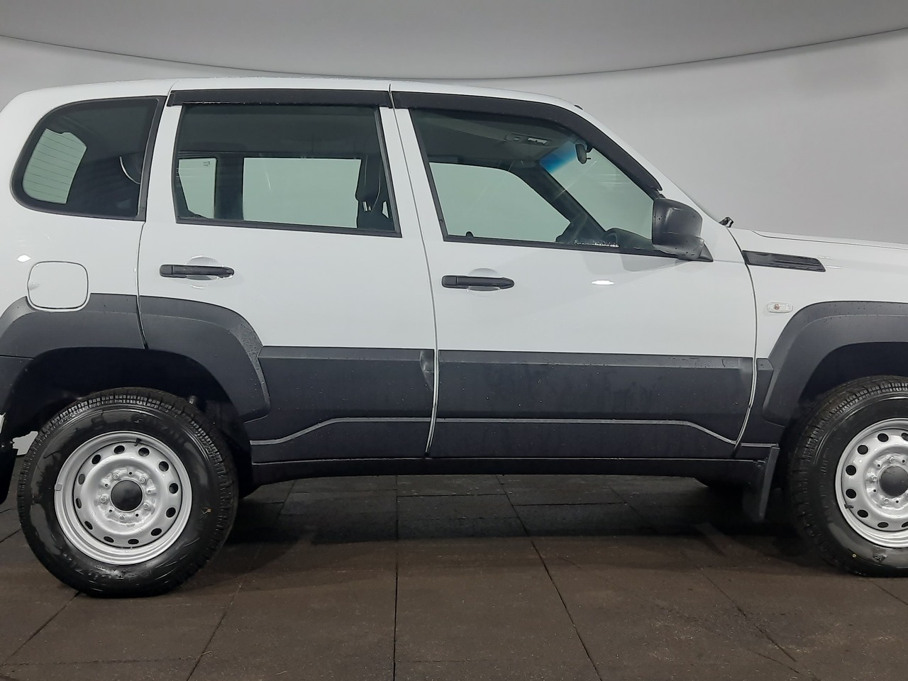 Легковой автотранспорт - Niva 1.7 MT (80 л.с.) 4WD
