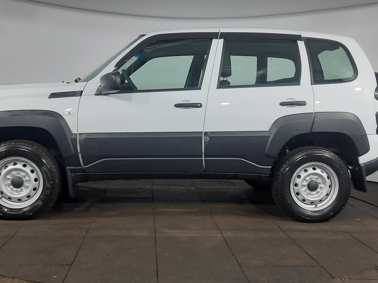 Легковой автотранспорт - Niva 1.7 MT (80 л.с.) 4WD