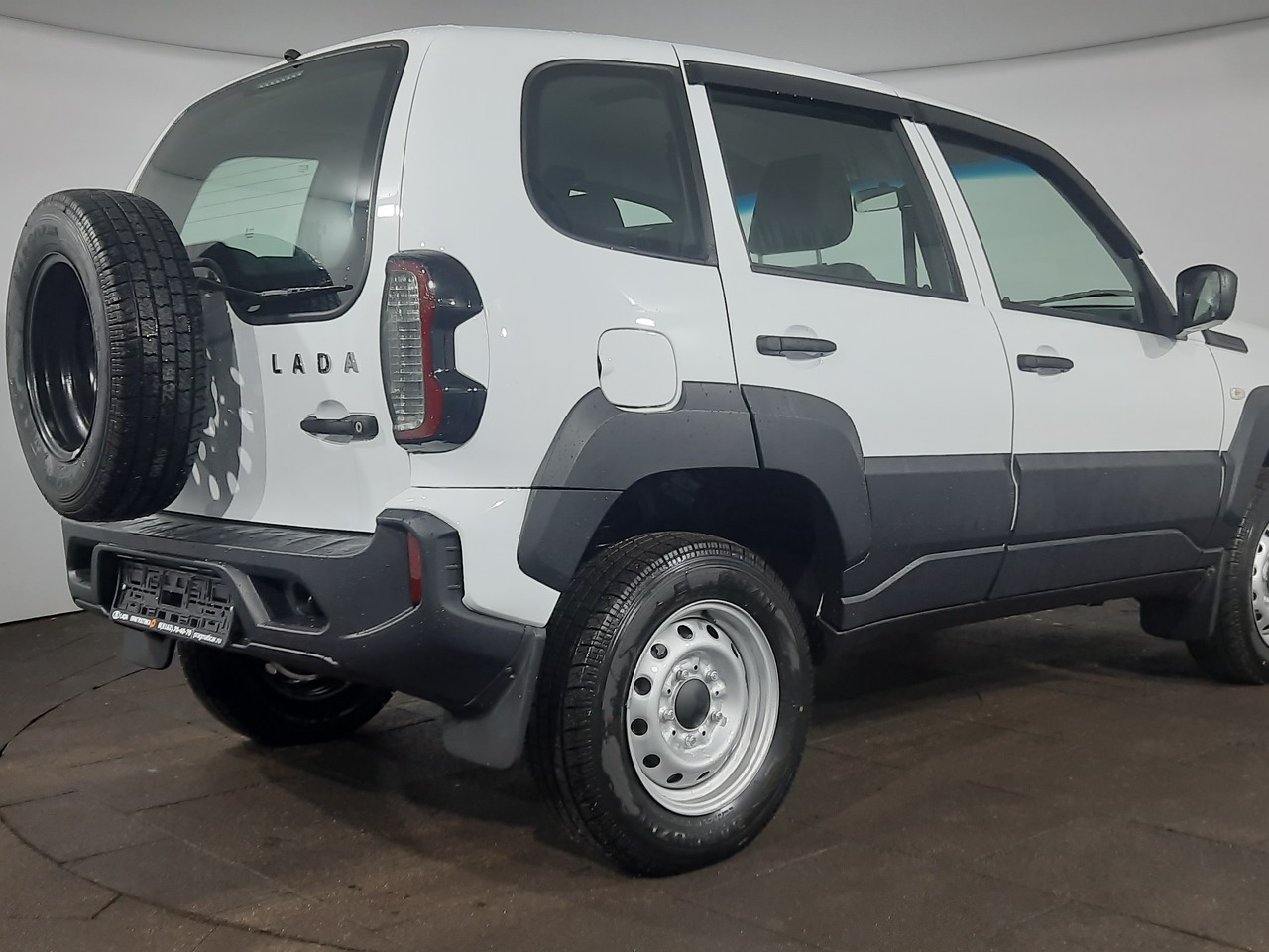 Легковой автотранспорт - Niva 1.7 MT (80 л.с.) 4WD
