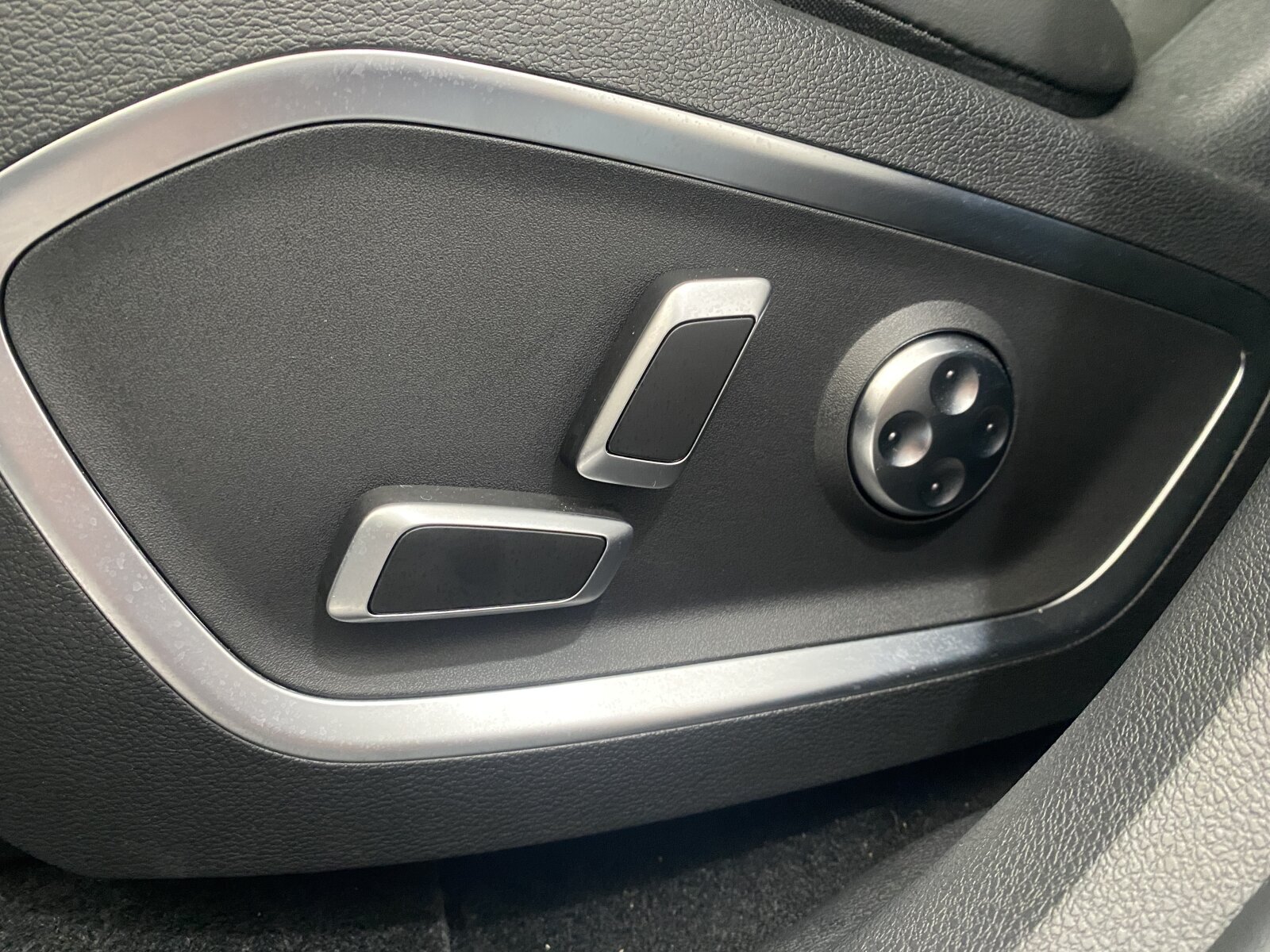Легковой автотранспорт - GEELY Tugella 