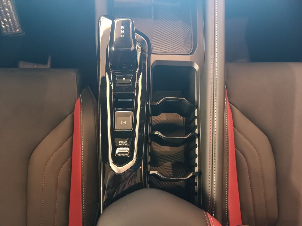 Легковой автотранспорт - GEELY Coolray 