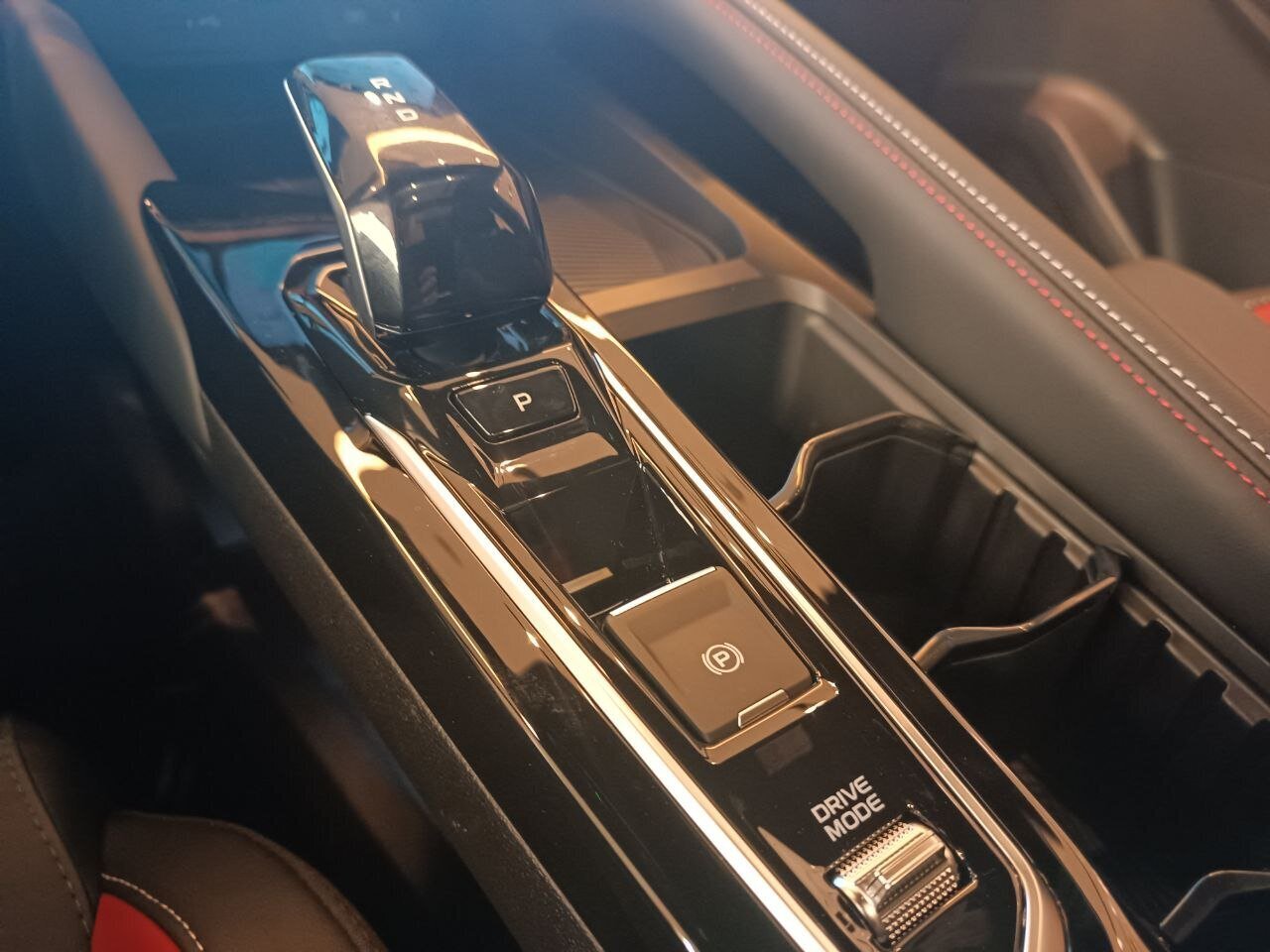 Легковой автотранспорт - GEELY Coolray 