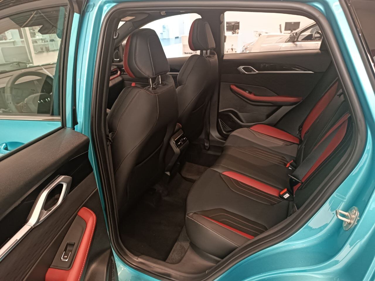 Легковой автотранспорт - GEELY Coolray 