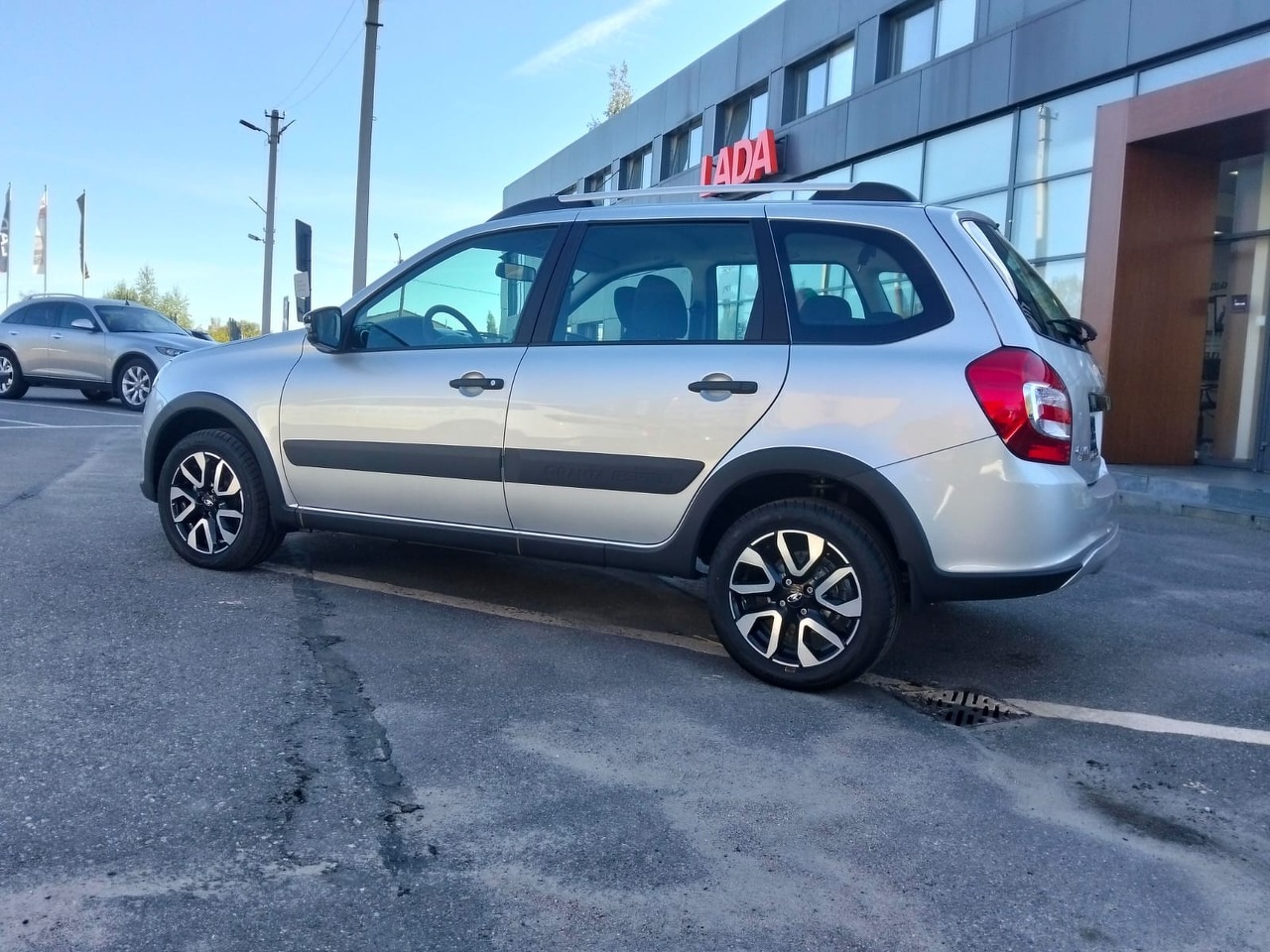 Легковой автотранспорт - LADA Granta Cross 1.6 MT (90 л.с.)