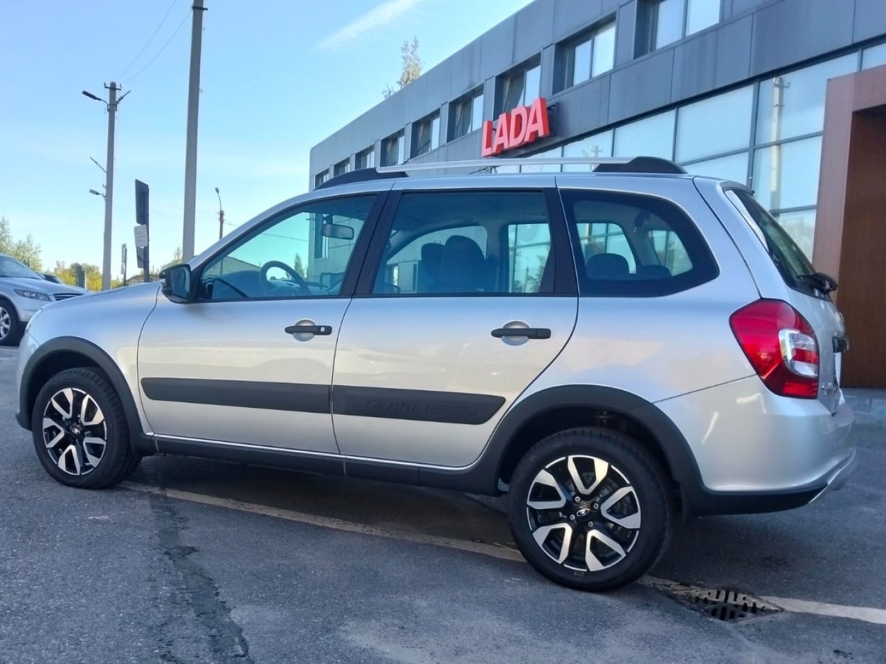 Легковой автотранспорт - LADA Granta Cross 1.6 MT (90 л.с.)