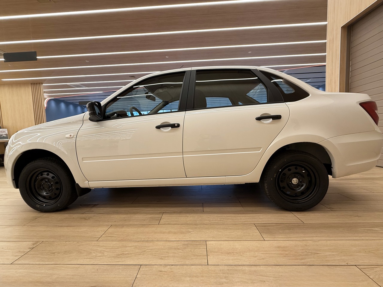 Легковой автотранспорт - LADA Granta 1.6 MT (90 л.с.)