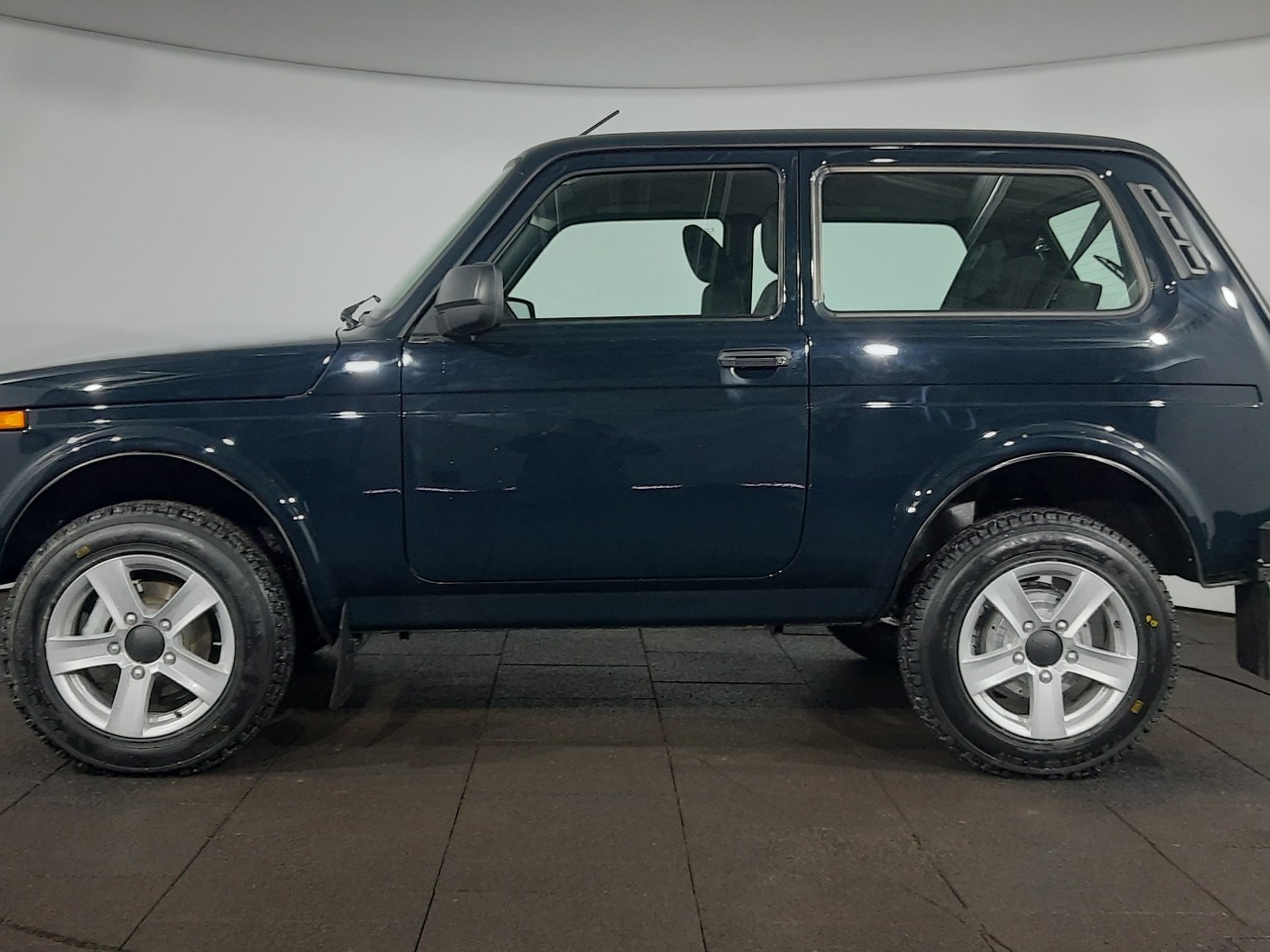 Легковой автотранспорт - Niva Legend 1.7 MT (83 л.с.) 4WD