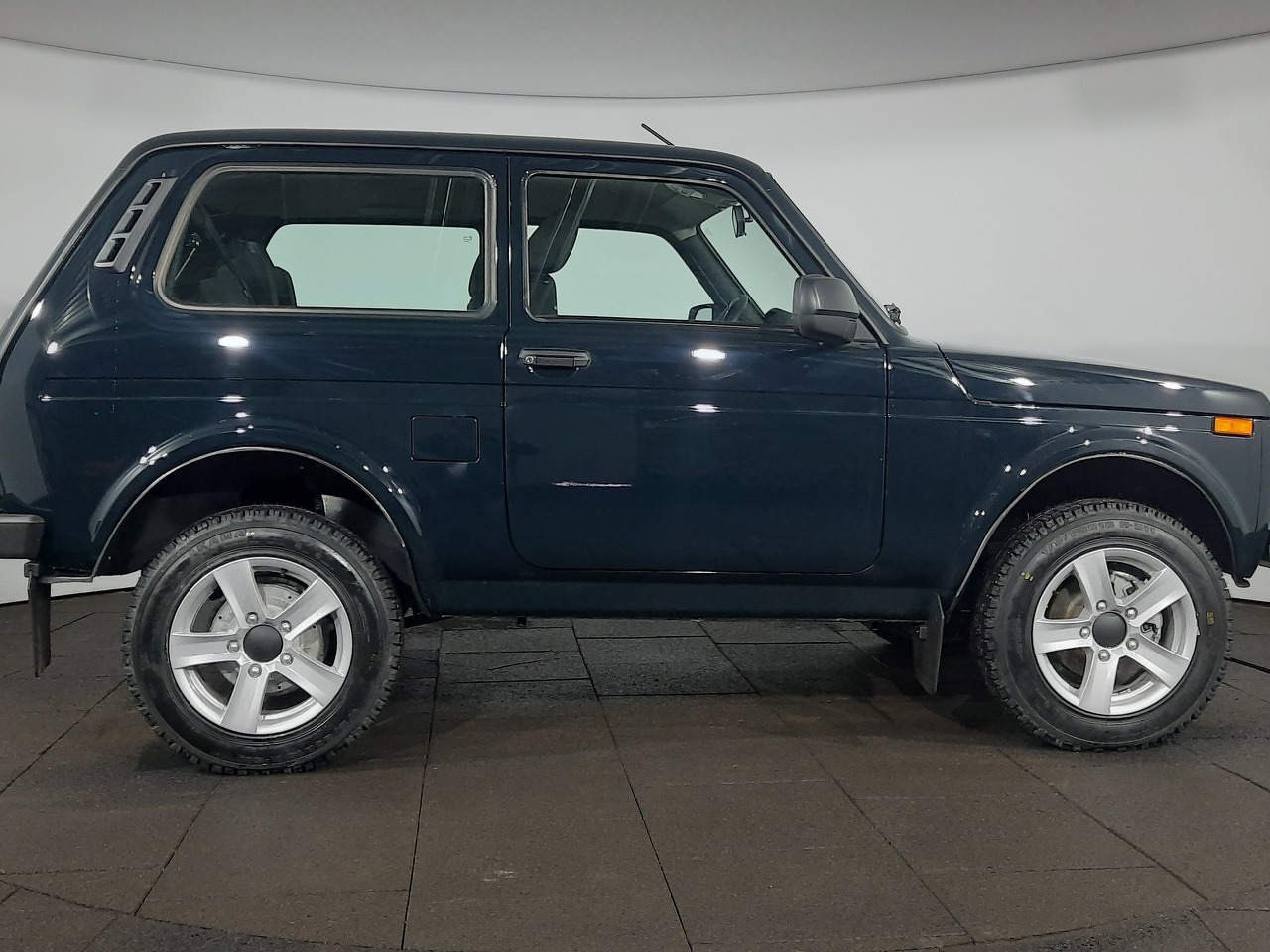 Легковой автотранспорт - Niva Legend 1.7 MT (83 л.с.) 4WD