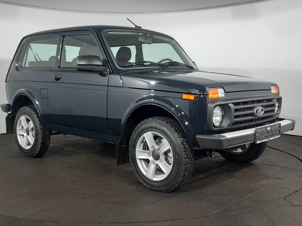 Легковой автотранспорт - Niva Legend 1.7 MT (83 л.с.) 4WD