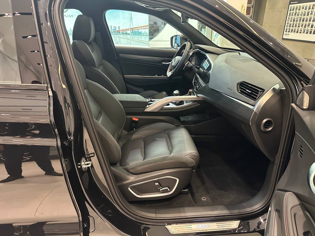 Легковой автотранспорт - GEELY Tugella 