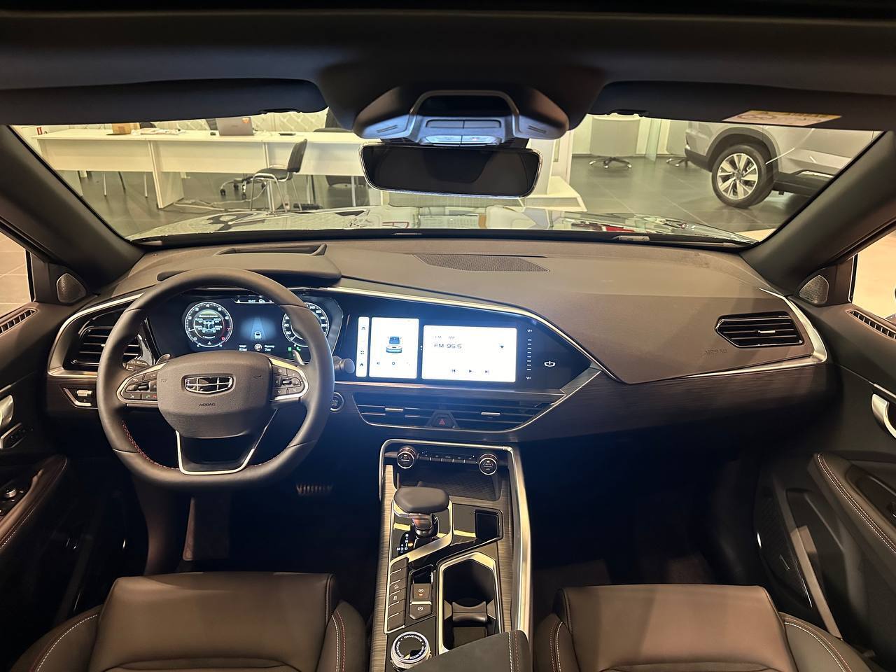 Легковой автотранспорт - GEELY Tugella 