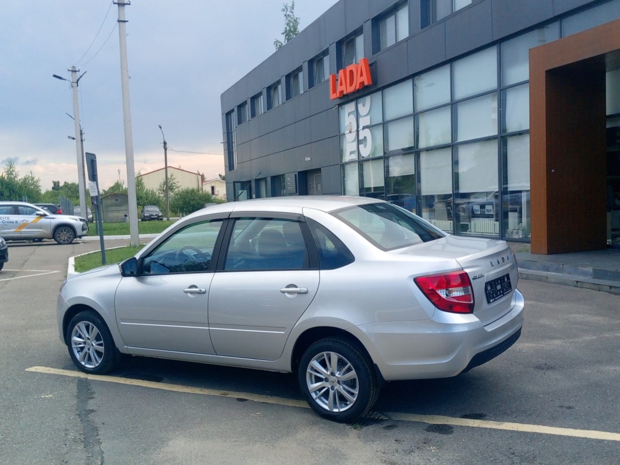 Легковой автотранспорт - LADA Granta 1.6 MT (90 л.с.)