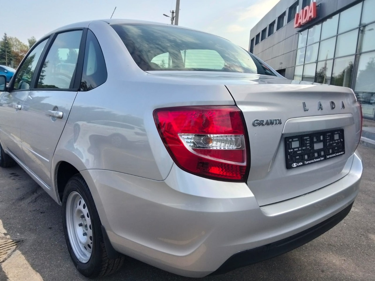 Легковой автотранспорт - LADA Granta 1.6 MT (90 л.с.)