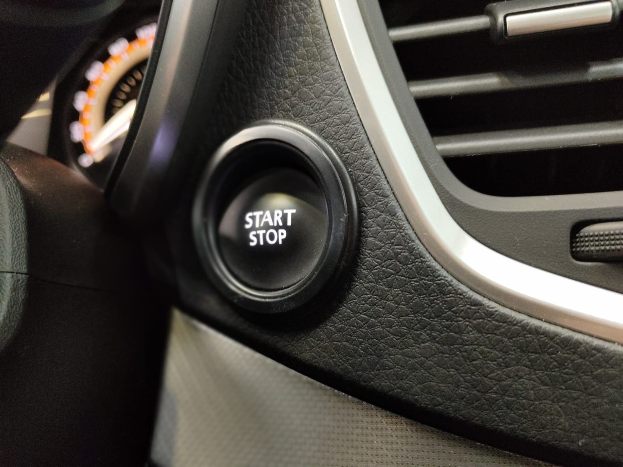 Легковой автотранспорт - LADA Vesta 1.6 MT (106 л.с.)