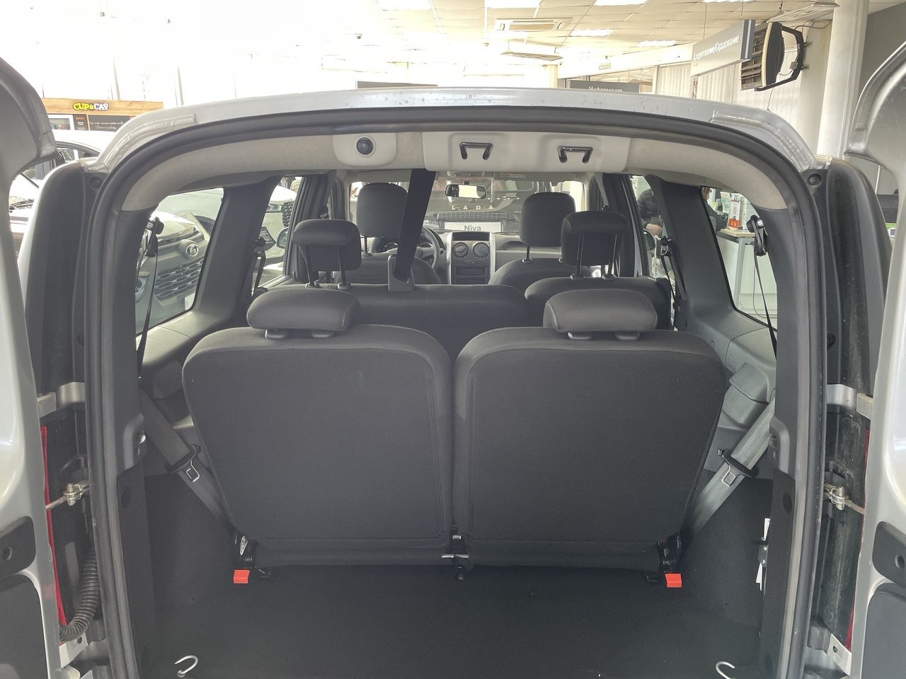 Легковой автотранспорт - LADA Largus 1.6 MT (90 л.с.)