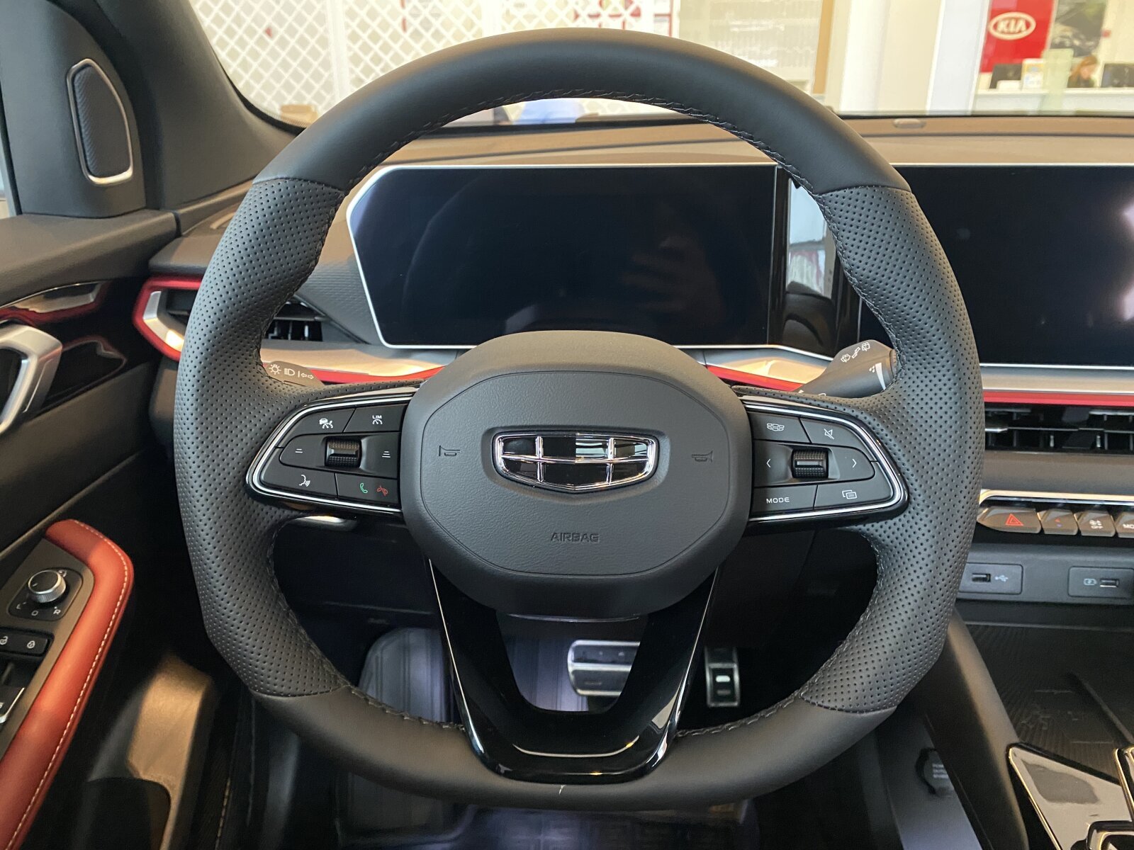 Легковой автотранспорт - GEELY Coolray 