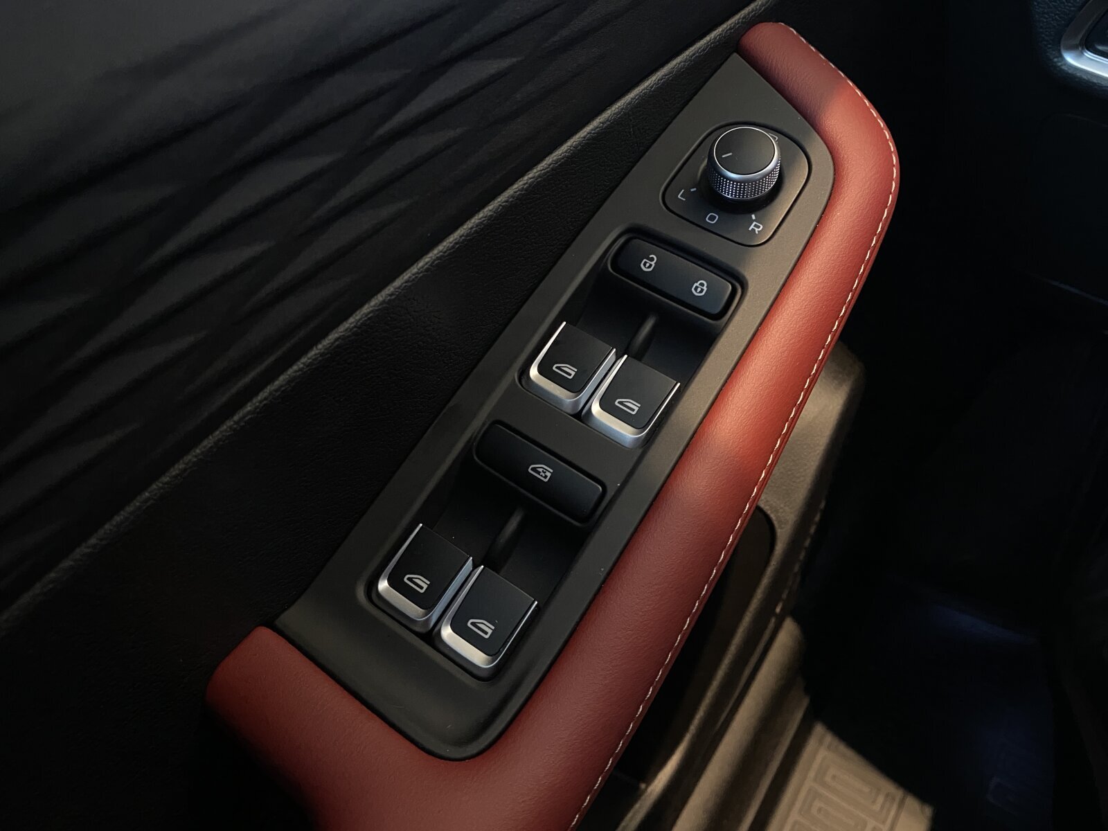Легковой автотранспорт - GEELY Coolray 
