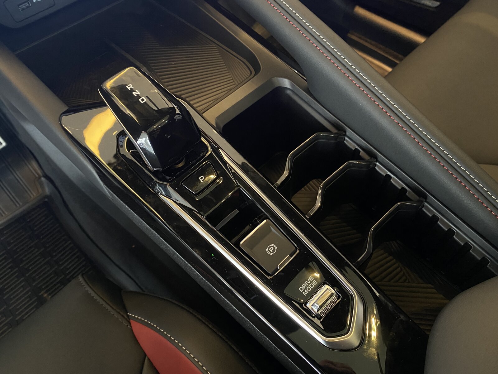 Легковой автотранспорт - GEELY Coolray 