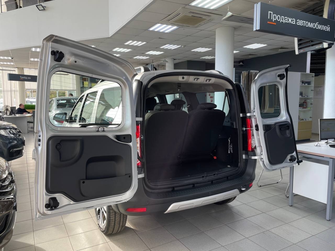 Легковой автотранспорт - LADA Largus Cross 1.6 MT (106 л.с.)