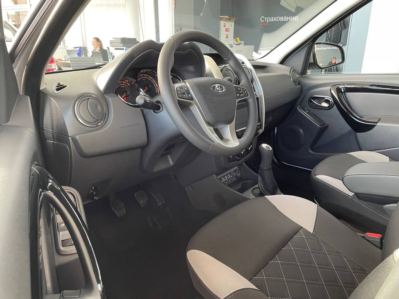 Легковой автотранспорт - LADA Largus Cross 1.6 MT (106 л.с.)