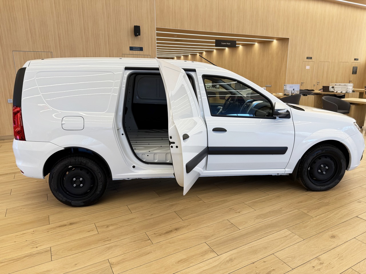 Легковой автотранспорт - LADA Largus 1.6 MT (90 л.с.)