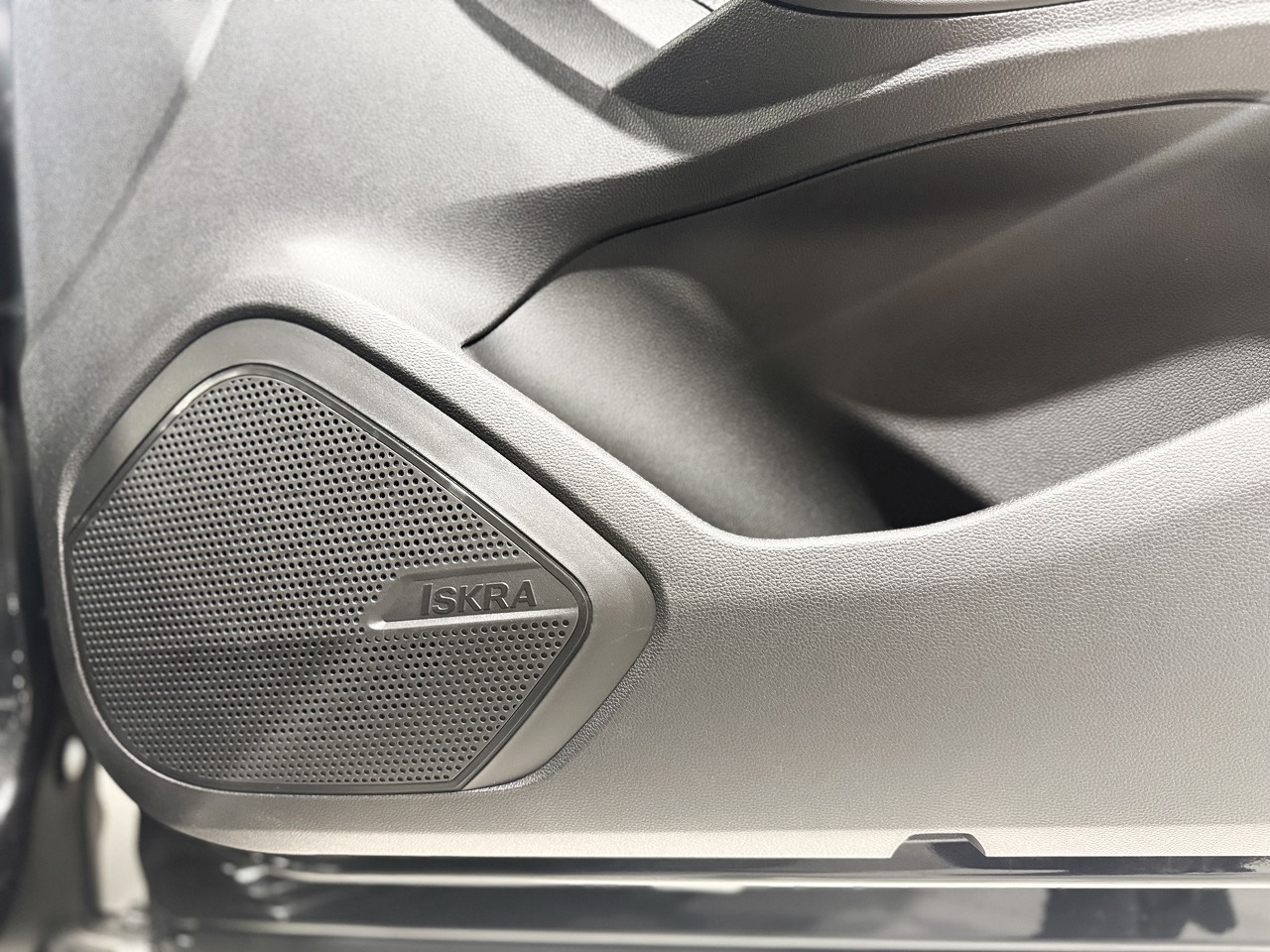 Легковой автотранспорт - LADA Iskra 1.6 CVT (106 л.с.)