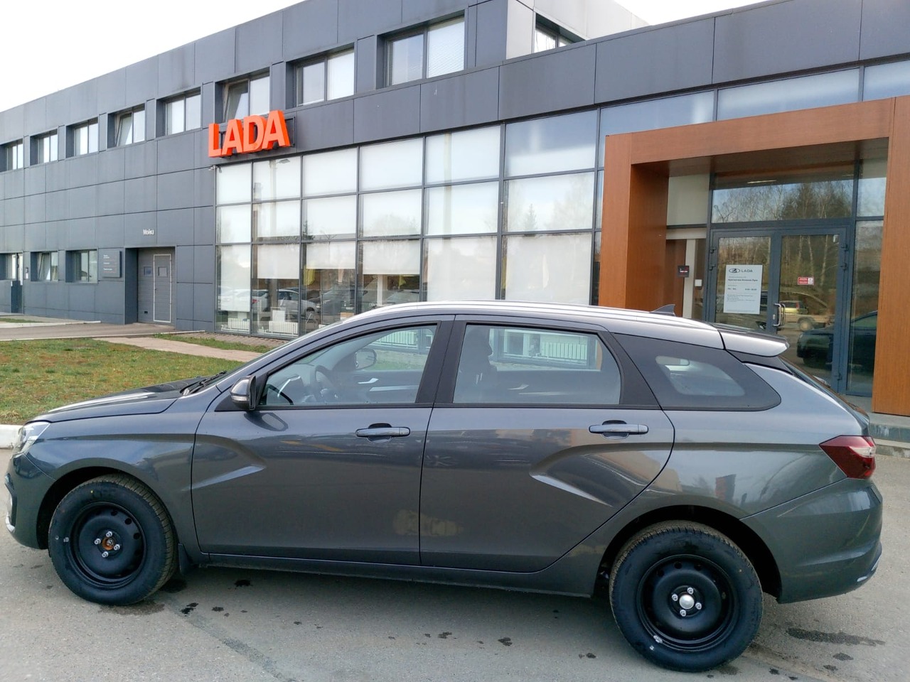 Легковой автотранспорт - LADA Vesta SW 1.6 CVT (106 л.с.)